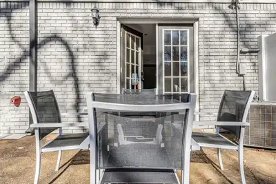 Image de Cozy Loft | 1 Mile-Campus | Central