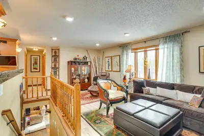 Image de Charming Savage Home w/ Yard: 18 Mi to Minneapolis