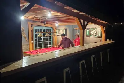 Image de mountain bungalow w games room/walk to beach/ downtown Invermere amenities