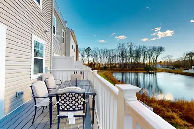 Image de Nautical townhome with pool, open layout, & deck - near Ocean City Boardwalk
