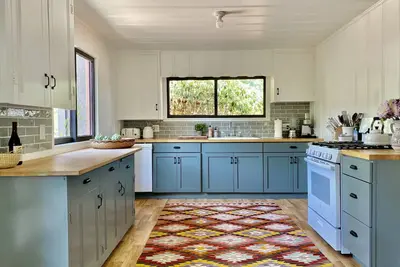 Image de East End Cottage bordering Horn Canyon and The Thacher School