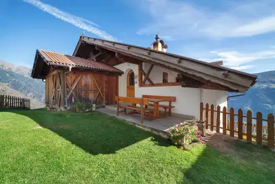 Image de Appartement 'Ausergrubhof Wohnung Naturns' avec vue sur la montagne, jardin partagé et Wi-Fi