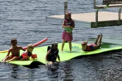 Image de Happy Lakeside Getaway