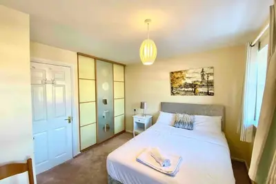 Image de 4 room 3-bath Contractor accommodation London\n\n