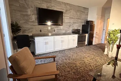 Image de Stone Park - Close to Bar Harbor & Acadia National Park. No Elevator onsite.