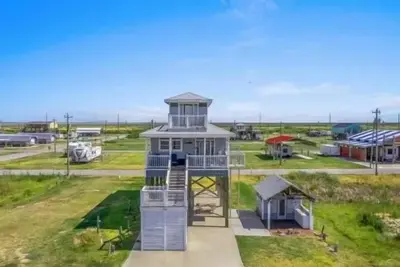 Image de Peaceful coastal retreat with a beachfront view