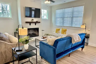 Image de Contemporary Gem Family Townhouse w/ King Bed in Garner