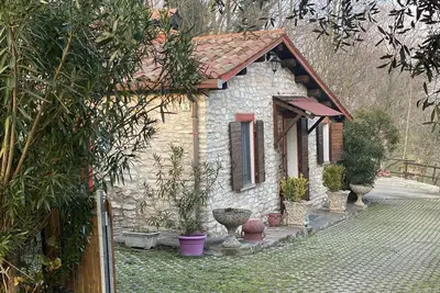 Image de Chalet 'Olive Grove House' avec terrasse privée et Wi-Fi