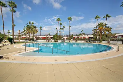 Appartement de vacances 'Tunos 94' avec piscine partagée, terrasse privée et Wi-Fi