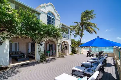 Image de Elegant Beachfront Villa - Martangie