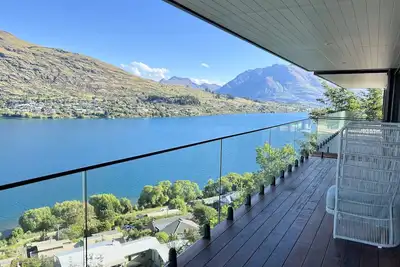 Image de Stunning Lakeview Qt Holiday House