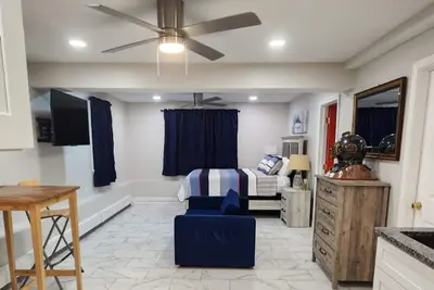 Image de Buzzard Bay Beach House 3 minute walk to beach firepit bbq grill water park