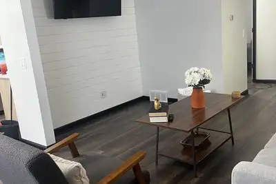 Image de Renovated Unit! Near Downtown, Restaurants, Shopping and Promedica Hospital.
