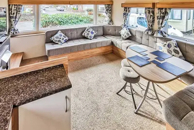 Image de Well presented 12ft-wide caravan with one double and two twin.