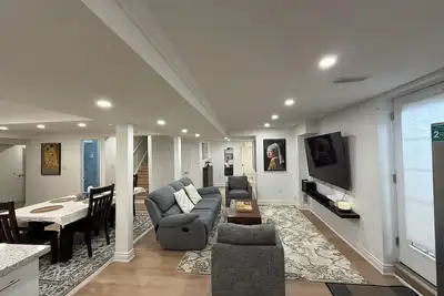 Image de Studio 8848 - 3 Bedroom Basement Apartment - Oasis in Suburban
