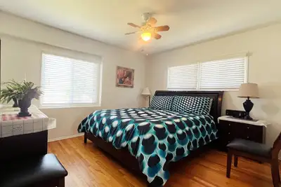 Image de Beautiful 2br 1ba Home / Smart TVs, Bidet, Kitchenette, Free Wi-Fi & Parking