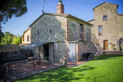 Image de Gîte de 2 chambres immergé dans la campagne toscane, à moins de 2 km du village de Castelluccio et à