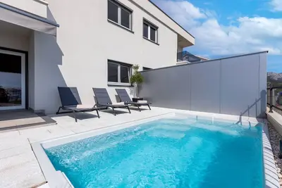 Image de Villa Averaldo (V8101-K1) - Kastel Sucurac
