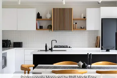 Image de Artful Abode - Duntryleague, Vibrant Decor