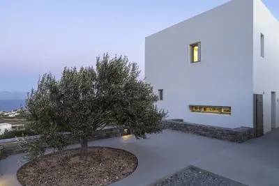 Image de Luxurious villa in Paros island. Walking to the beach. Close to Naoussa Town.