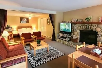 Image de Horsethief Ski In Out Studio / Fireplace / Hot tub