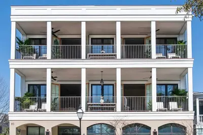 Image de Luxe 7bd, 6ba Retreat, Steps from King