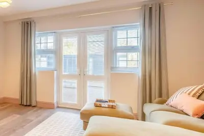 Image de Garden Flat - 2 Bed 2 Bath - Allocated Parking