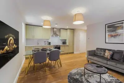 1br Gem, Private Parking