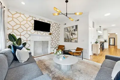 Image de Downtown Charleston Home + Private Pool