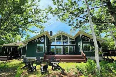 Image de Lakeside 5-Br Home in Idyllic Berkshires