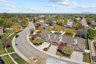 Image de 3 Adjacent Homes | Great for Families | Sleeps 24!