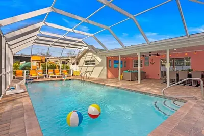 Image de New! Heated Pool, Jungle Themed Bunk Room, Ami