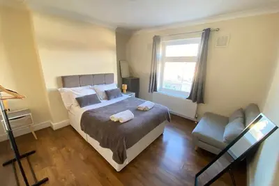 Gravesend 1 Bedroom Flat 2 Min Walk to Station & Town Centre