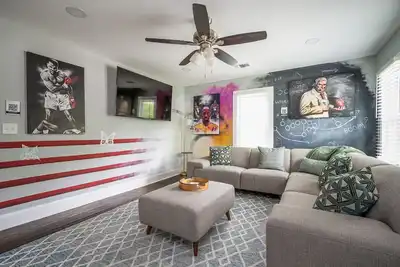 Image de Luxury Sports Art Gallery - 15 mins to Atl Battery