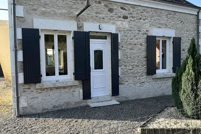 Image de Maison avec plan d'eau ( pêche no kill ) et piscine privée 8x4