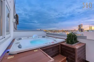 Image de Beautiful 3br Triplex penthouse with Hot-Tub