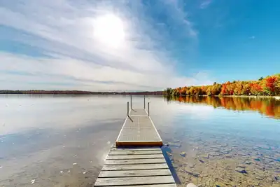 Image de Rustic, lakefront cabin with floating dock, firepit & fireplace - dog-friendly
