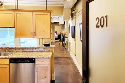 Image de New York Style Apartment Downtown Springfield