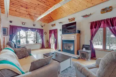 Image de Lakefront Rhinelander Retreat w/ Private Hot Tub!