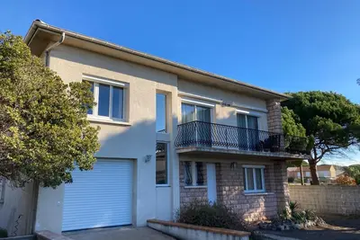 Image de Rdc d'une Villa de charme avec son parking privé à 180 m de la mer