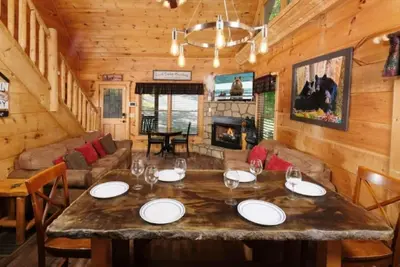 Image de Centrally Located between Pigeon Forge and Gatlinburg.
