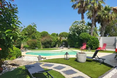 Image de 300 m de la plage magnifique villa avec piscine, service conciergerie incluse 7/7