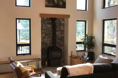 Image de Hygge Hytte. Brand new cabin in Sunshine Valley Bc