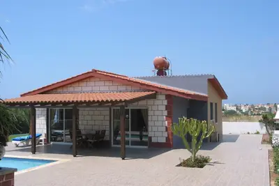 Image de Bungalow, Stunning sea view, disable friendly, pool, walking distance, pool