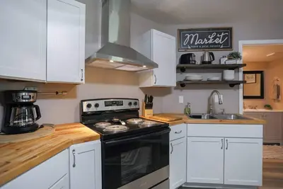 Image de Jelinek Hideaway Unit 6 - Modern 2br Apartment