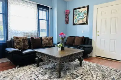 Image de Self check in. we’ve driveway for your car parking. 5 minutes away from downtown.