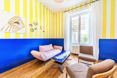 Image de 🎨✨ Appartement haut en couleurs – 2 chambres au cœur d’Ollins ✨🎨