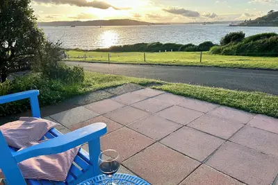 Image de Beachfront Chalet Spectacular Views Quiet 25 Steps To Beach Parking Coast Walks