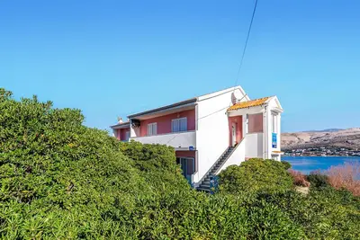 Bel appartement de 2 chambres à Pag