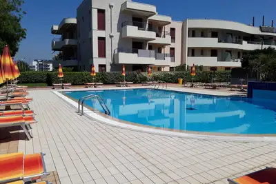 Appartement 'Résidence Aurora Park' avec piscine partagée, terrasse privée et climatisation